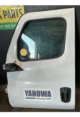 FREIGHTLINER Cascadia 126 Door Assembly, Front