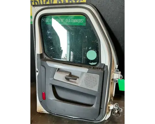 FREIGHTLINER Cascadia 126 Door Assembly, Front