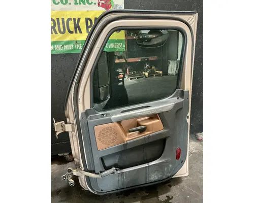 FREIGHTLINER Cascadia 126 Door Assembly, Front