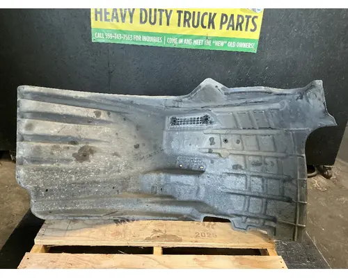 FREIGHTLINER Cascadia 126 Fender Extension