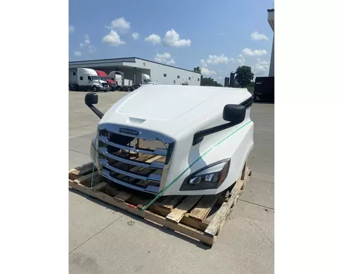 FREIGHTLINER Cascadia 126 Hood