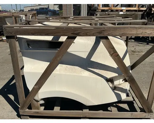 FREIGHTLINER Cascadia 126 Hood