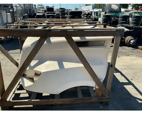 FREIGHTLINER Cascadia 126 Hood