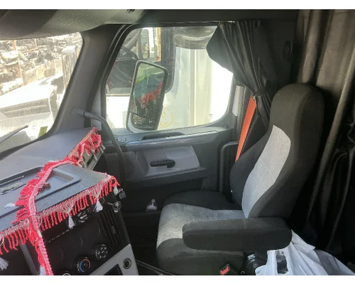 FREIGHTLINER Cascadia 126 Seat, Front