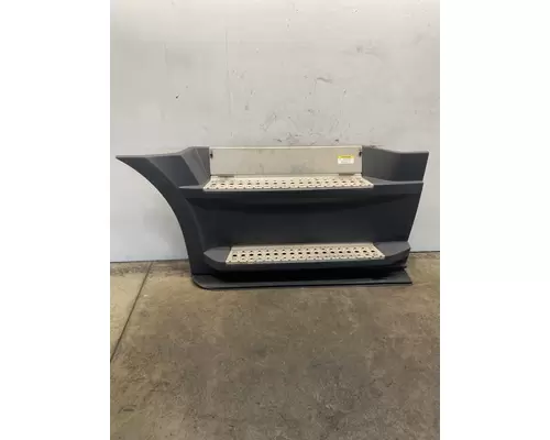 FREIGHTLINER Cascadia 126 Side Fairing