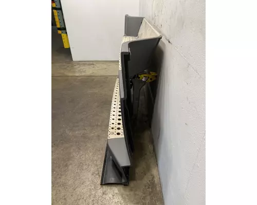 FREIGHTLINER Cascadia 126 Side Fairing