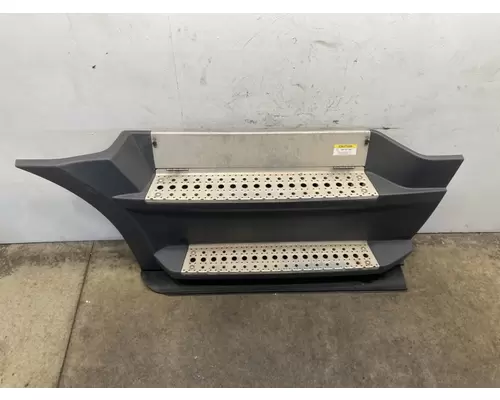FREIGHTLINER Cascadia 126 Side Fairing
