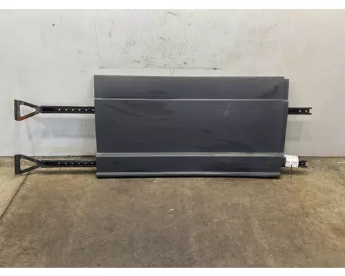 FREIGHTLINER Cascadia 126 Side Fairing