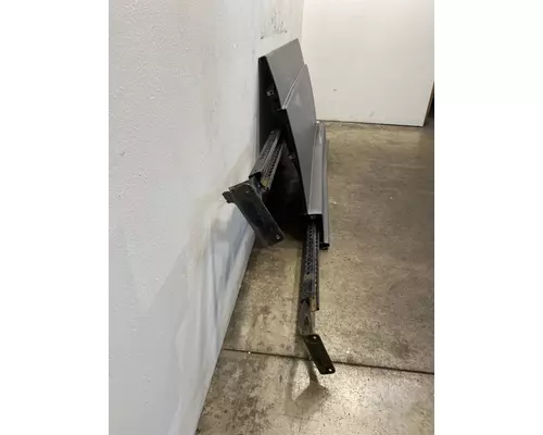 FREIGHTLINER Cascadia 126 Side Fairing