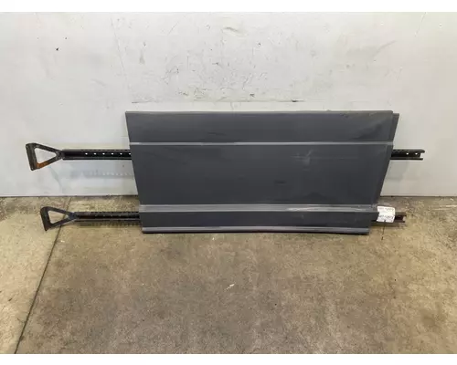 FREIGHTLINER Cascadia 126 Side Fairing