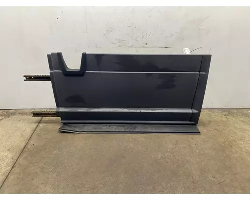 FREIGHTLINER Cascadia 126 Side Fairing
