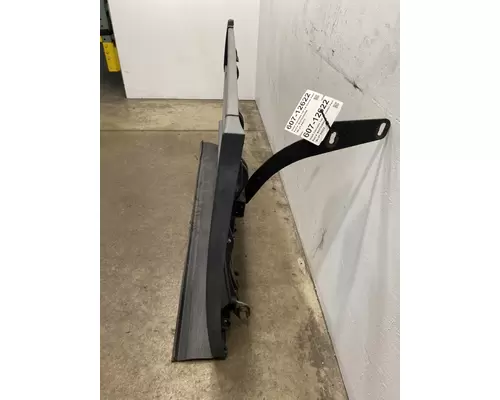 FREIGHTLINER Cascadia 126 Side Fairing