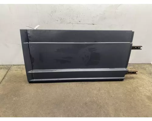 FREIGHTLINER Cascadia 126 Side Fairing