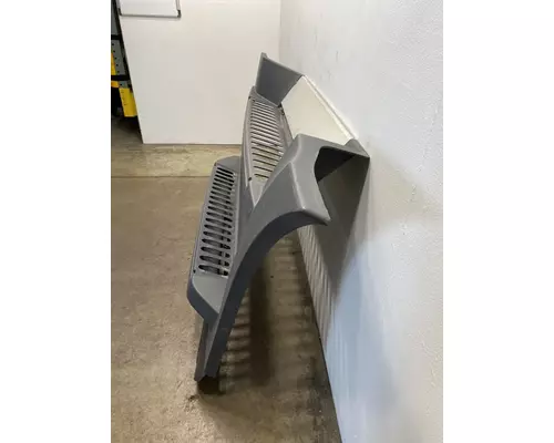 FREIGHTLINER Cascadia 126 Side Fairing