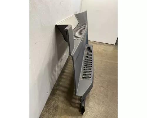 FREIGHTLINER Cascadia 126 Side Fairing