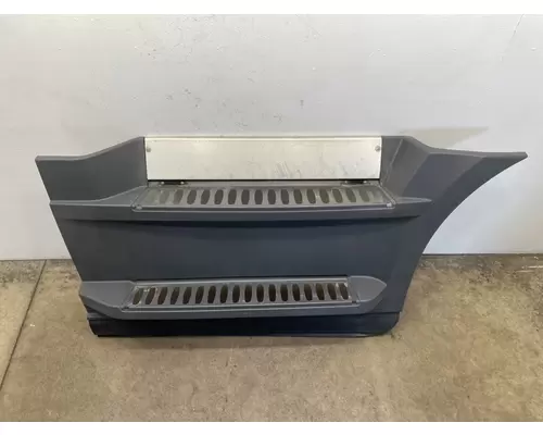 FREIGHTLINER Cascadia 126 Side Fairing