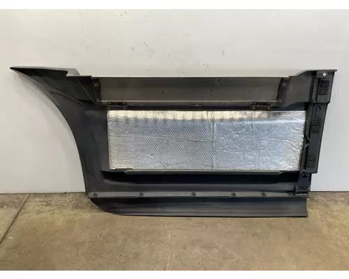 FREIGHTLINER Cascadia 126 Side Fairing