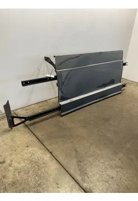 FREIGHTLINER Cascadia 126 Side Fairing