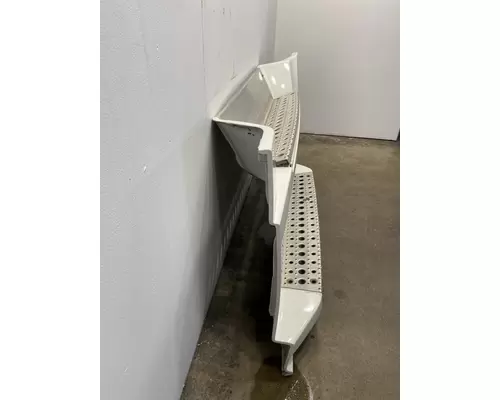 FREIGHTLINER Cascadia 126 Side Fairing