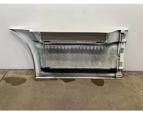 FREIGHTLINER Cascadia 126 Side Fairing