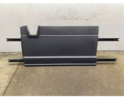 FREIGHTLINER Cascadia 126 Side Fairing