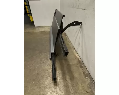 FREIGHTLINER Cascadia 126 Side Fairing