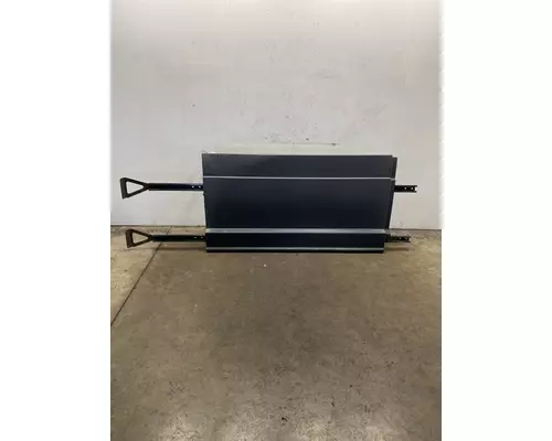 FREIGHTLINER Cascadia 126 Side Fairing