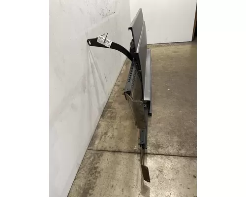 FREIGHTLINER Cascadia 126 Side Fairing