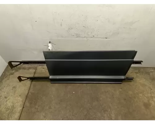 FREIGHTLINER Cascadia 126 Side Fairing