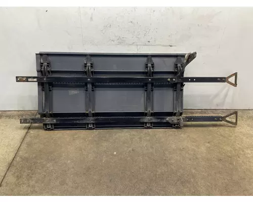 FREIGHTLINER Cascadia 126 Side Fairing