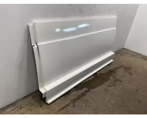 FREIGHTLINER Cascadia 126 Side Fairing