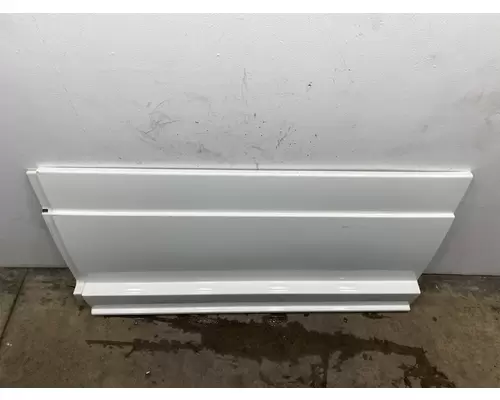 FREIGHTLINER Cascadia 126 Side Fairing