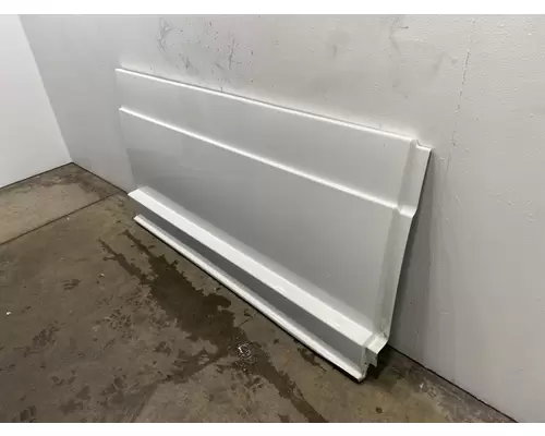 FREIGHTLINER Cascadia 126 Side Fairing