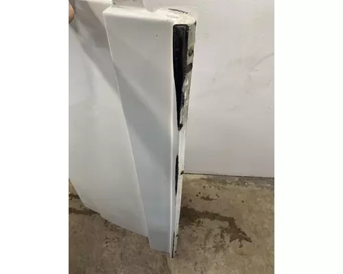 FREIGHTLINER Cascadia 126 Side Fairing