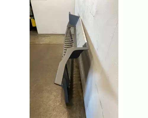 FREIGHTLINER Cascadia 126 Side Fairing