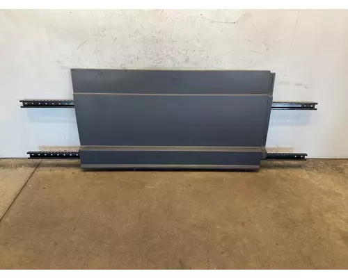 FREIGHTLINER Cascadia 126 Side Fairing