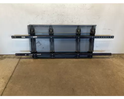 FREIGHTLINER Cascadia 126 Side Fairing