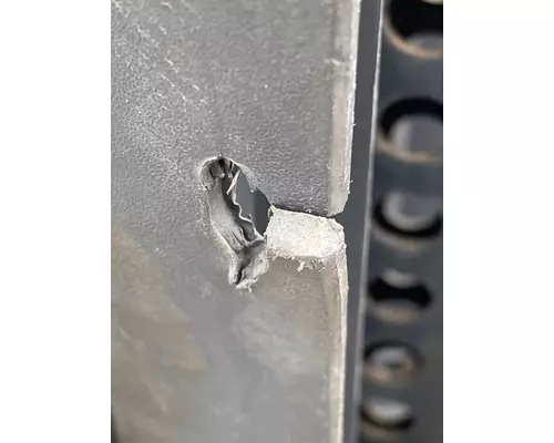 FREIGHTLINER Cascadia 126 Side Fairing
