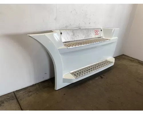 FREIGHTLINER Cascadia 126 Side Fairing