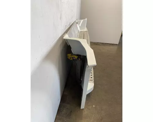 FREIGHTLINER Cascadia 126 Side Fairing