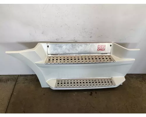FREIGHTLINER Cascadia 126 Side Fairing