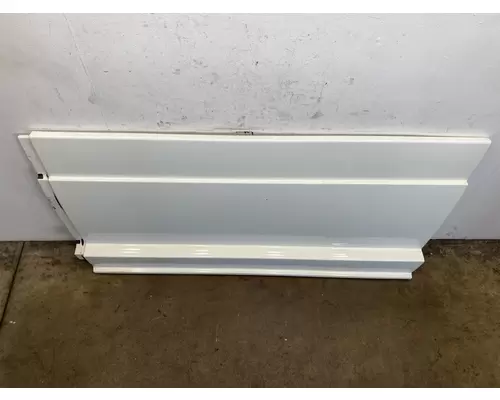 FREIGHTLINER Cascadia 126 Side Fairing