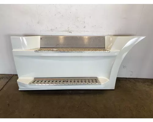 FREIGHTLINER Cascadia 126 Side Fairing
