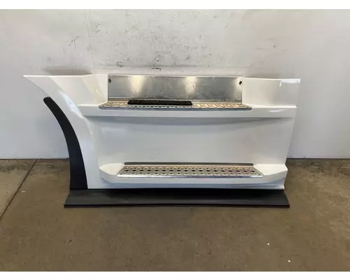 FREIGHTLINER Cascadia 126 Side Fairing