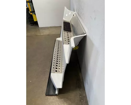 FREIGHTLINER Cascadia 126 Side Fairing