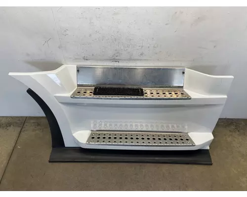 FREIGHTLINER Cascadia 126 Side Fairing