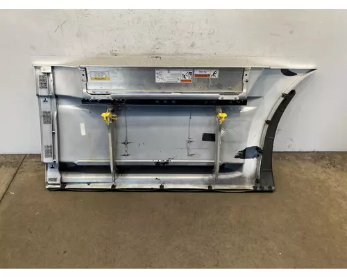 FREIGHTLINER Cascadia 126 Side Fairing