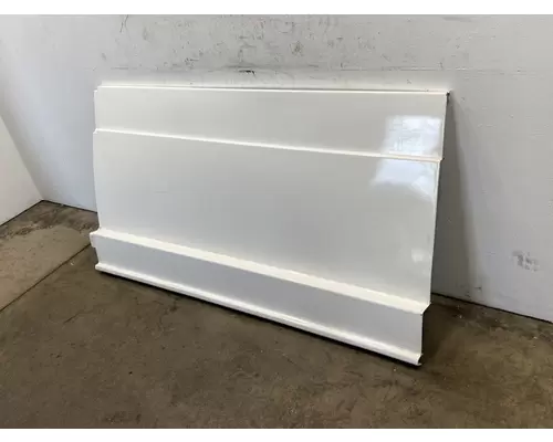 FREIGHTLINER Cascadia 126 Side Fairing