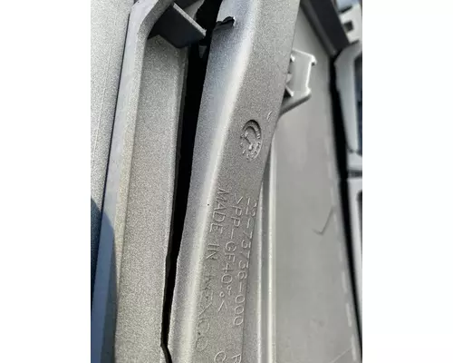 FREIGHTLINER Cascadia 126 Side Fairing