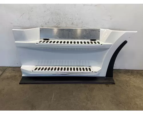 FREIGHTLINER Cascadia 126 Side Fairing